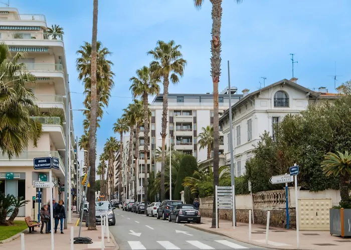 Avec Clim Et Terrasse أنتيب
