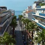 Avec Clim Et Terrasse 公寓